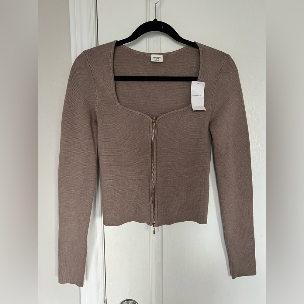 NWT Abercrombie & Fitch Zip Up Notch Neck Slim Top Tan with Gold Zipper Size S
